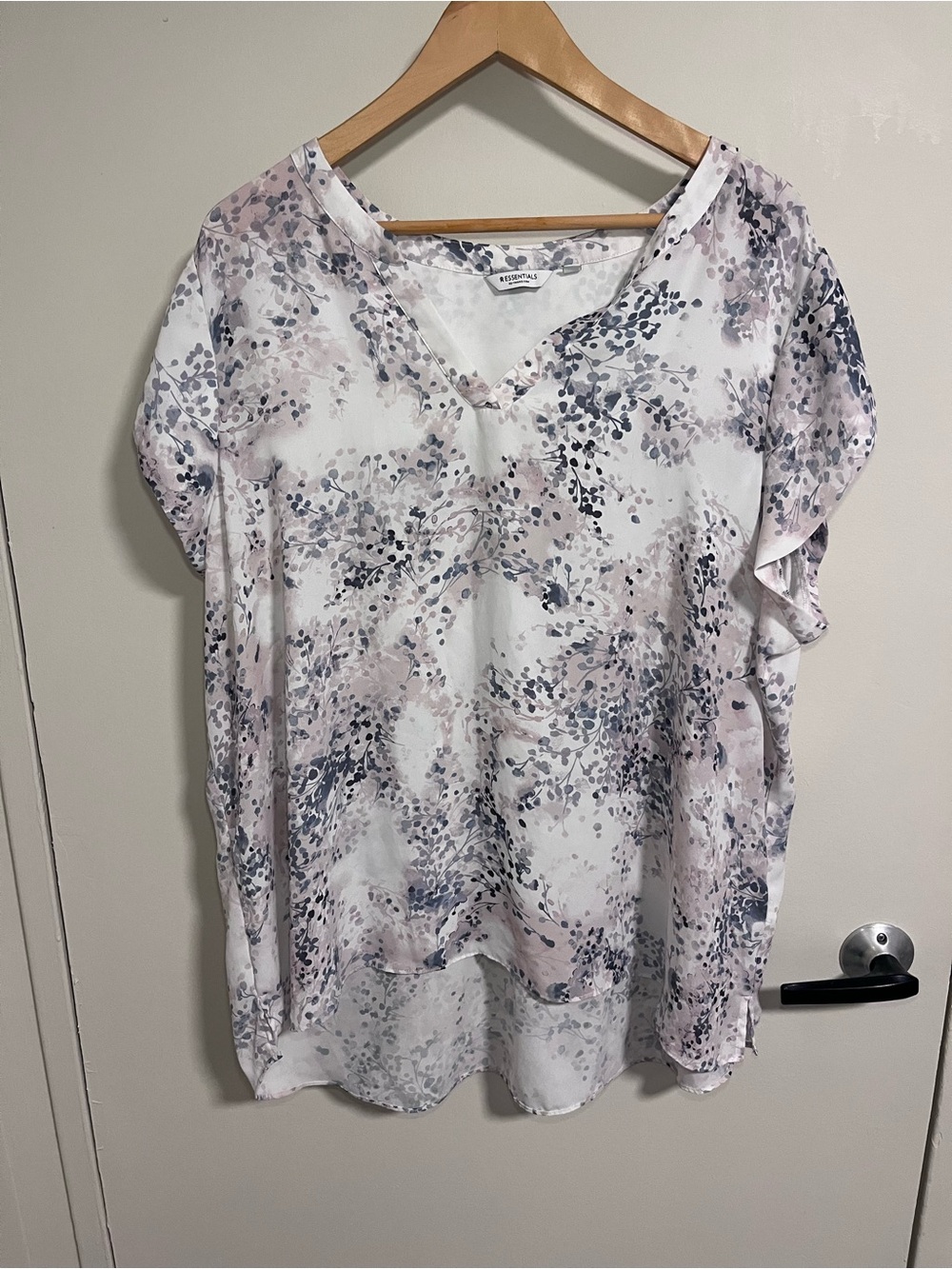 Reitman’s Floral Watercolor V-Neck Blouse - Light Pink/Gray 3X